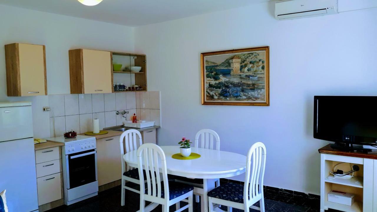 Apartment Ivo Trogir Exterior photo